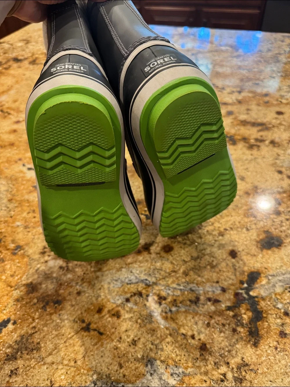 Sorrel kids boots size US 7M. Only worn once! Grey and green.